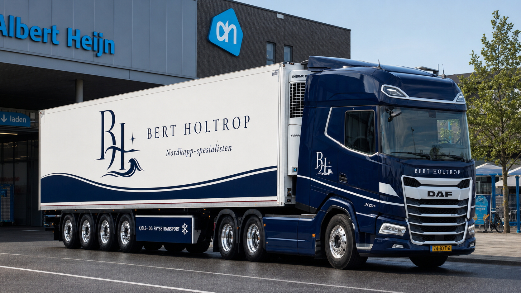 Holtrop refrigerated DAF at a Dutch loading location
